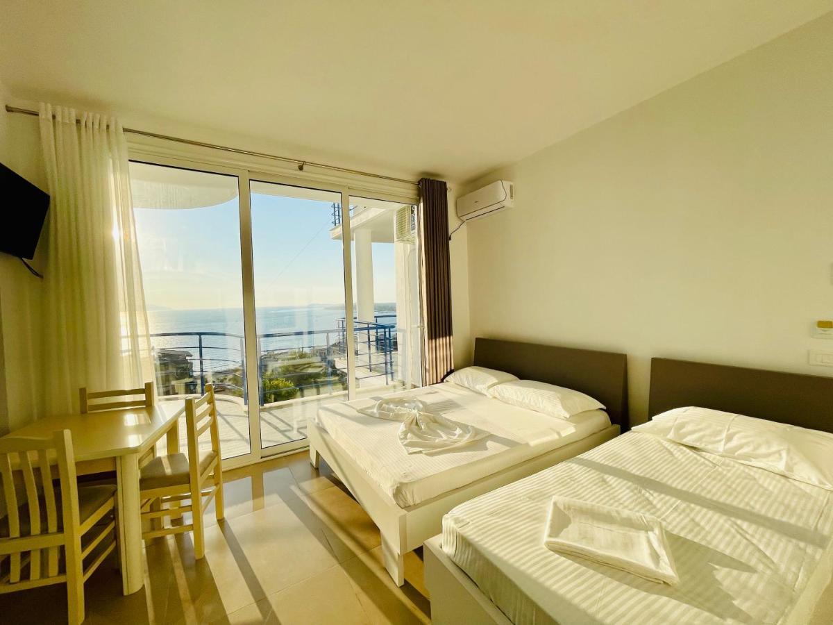 Jico Travel - Villa Colombo Vlore Bagian luar foto
