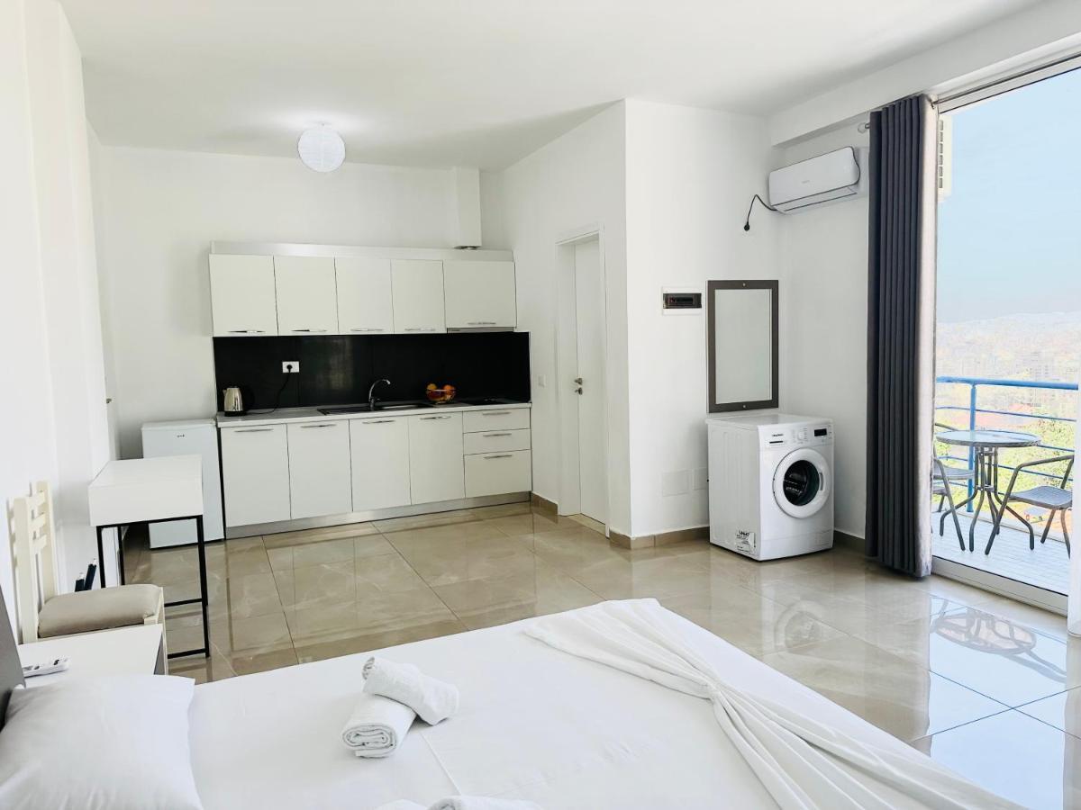Jico Travel - Villa Colombo Vlore Bagian luar foto