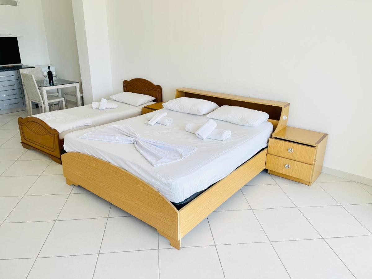 Jico Travel - Villa Colombo Vlore Bagian luar foto