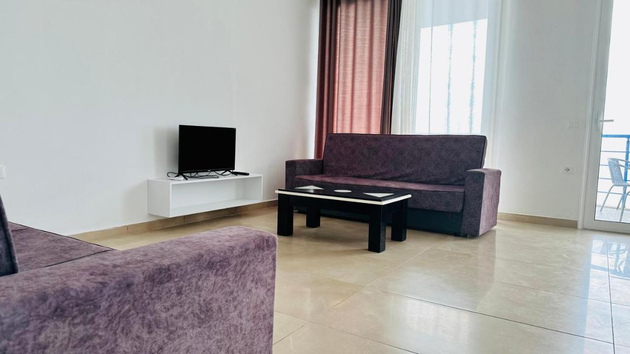 Jico Travel - Villa Colombo Vlore Bagian luar foto