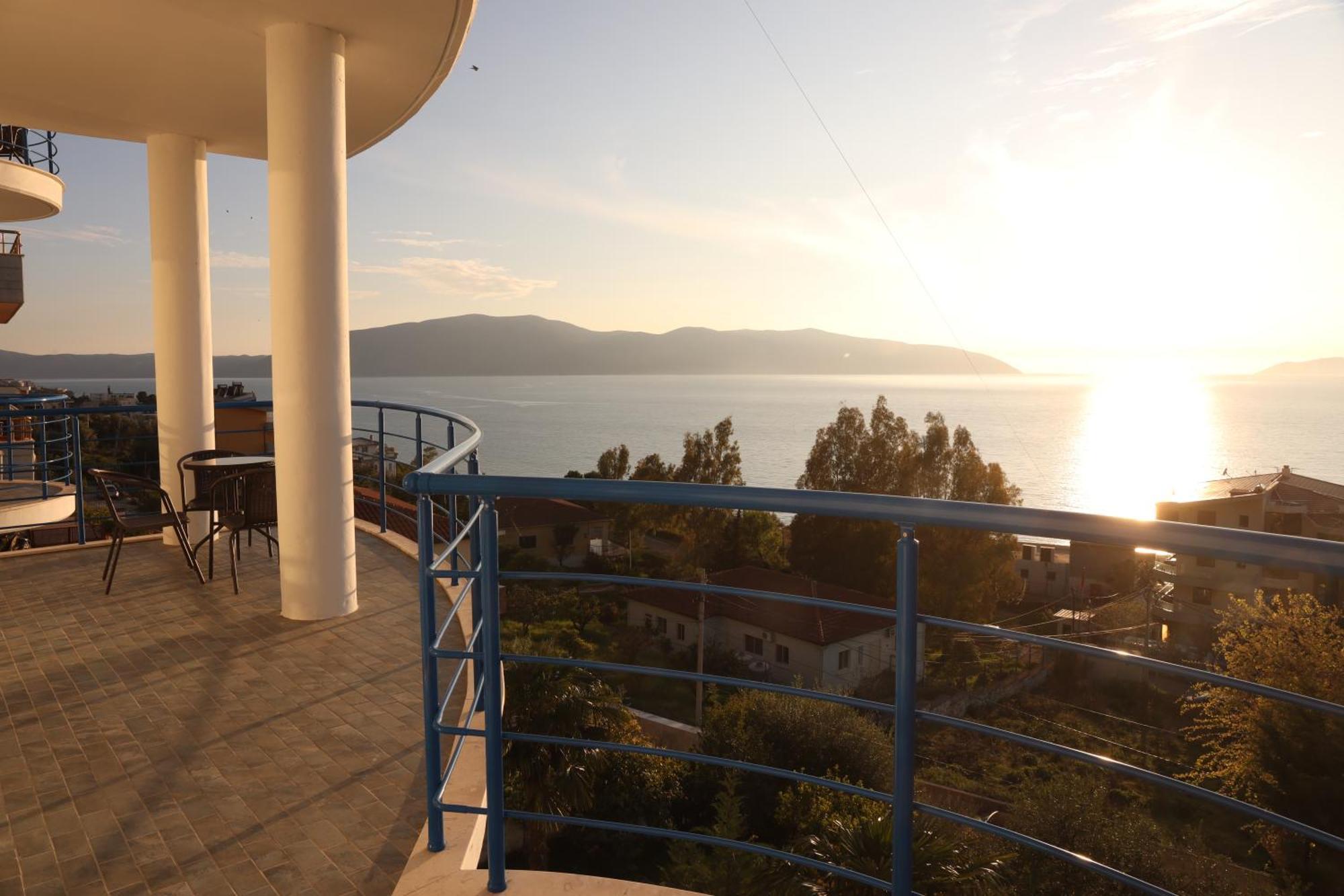 Jico Travel - Villa Colombo Vlore Bagian luar foto