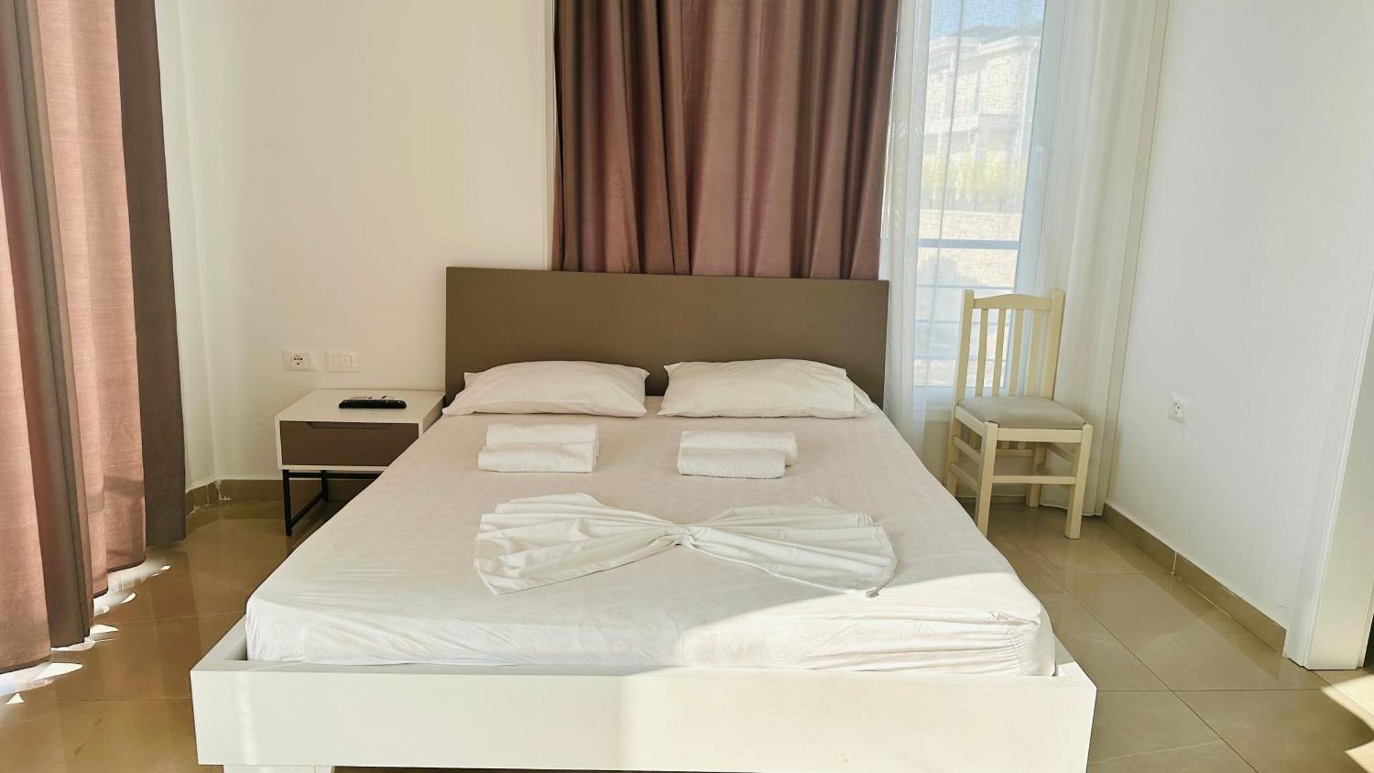 Jico Travel - Villa Colombo Vlore Bagian luar foto
