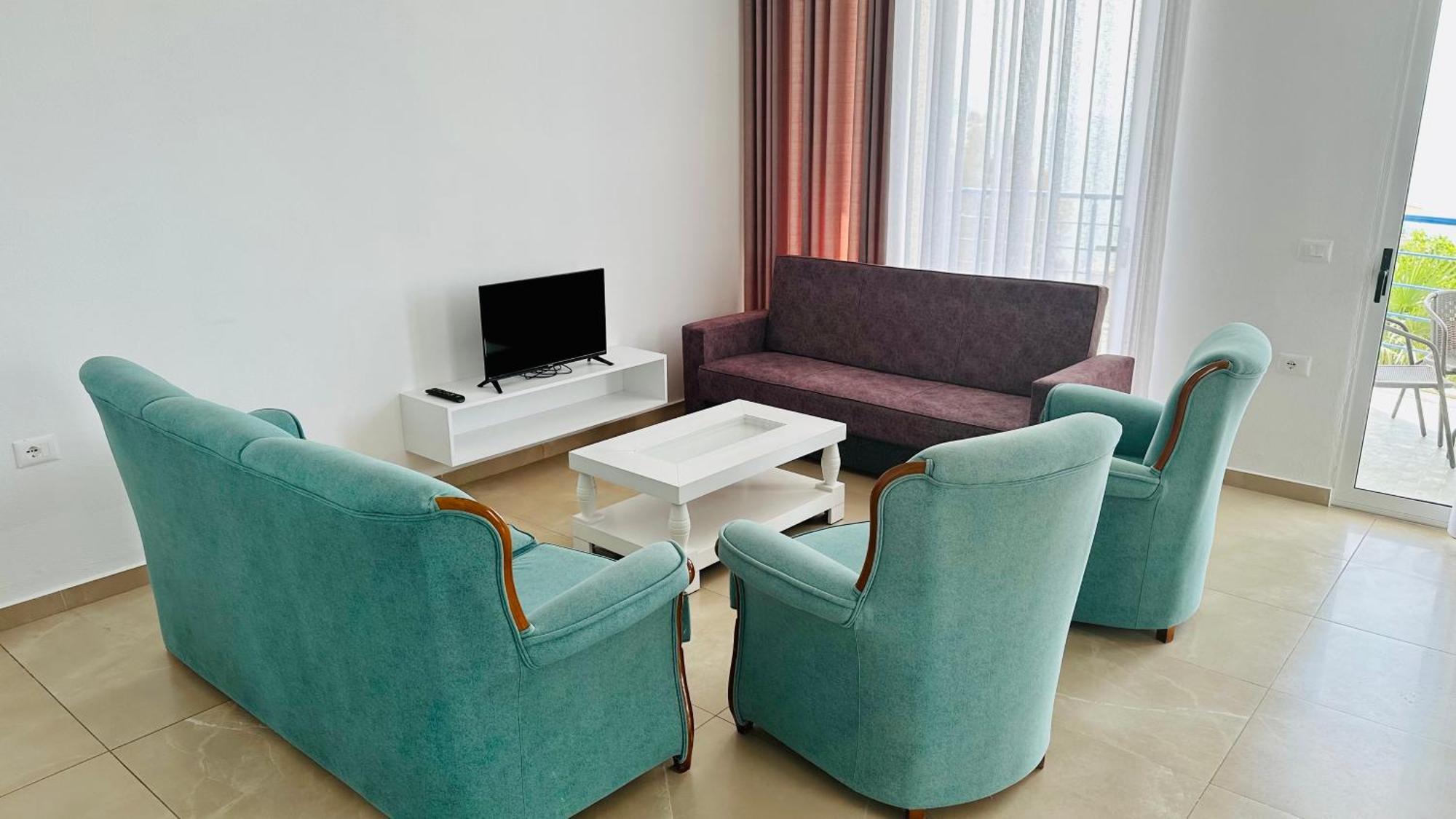 Jico Travel - Villa Colombo Vlore Bagian luar foto