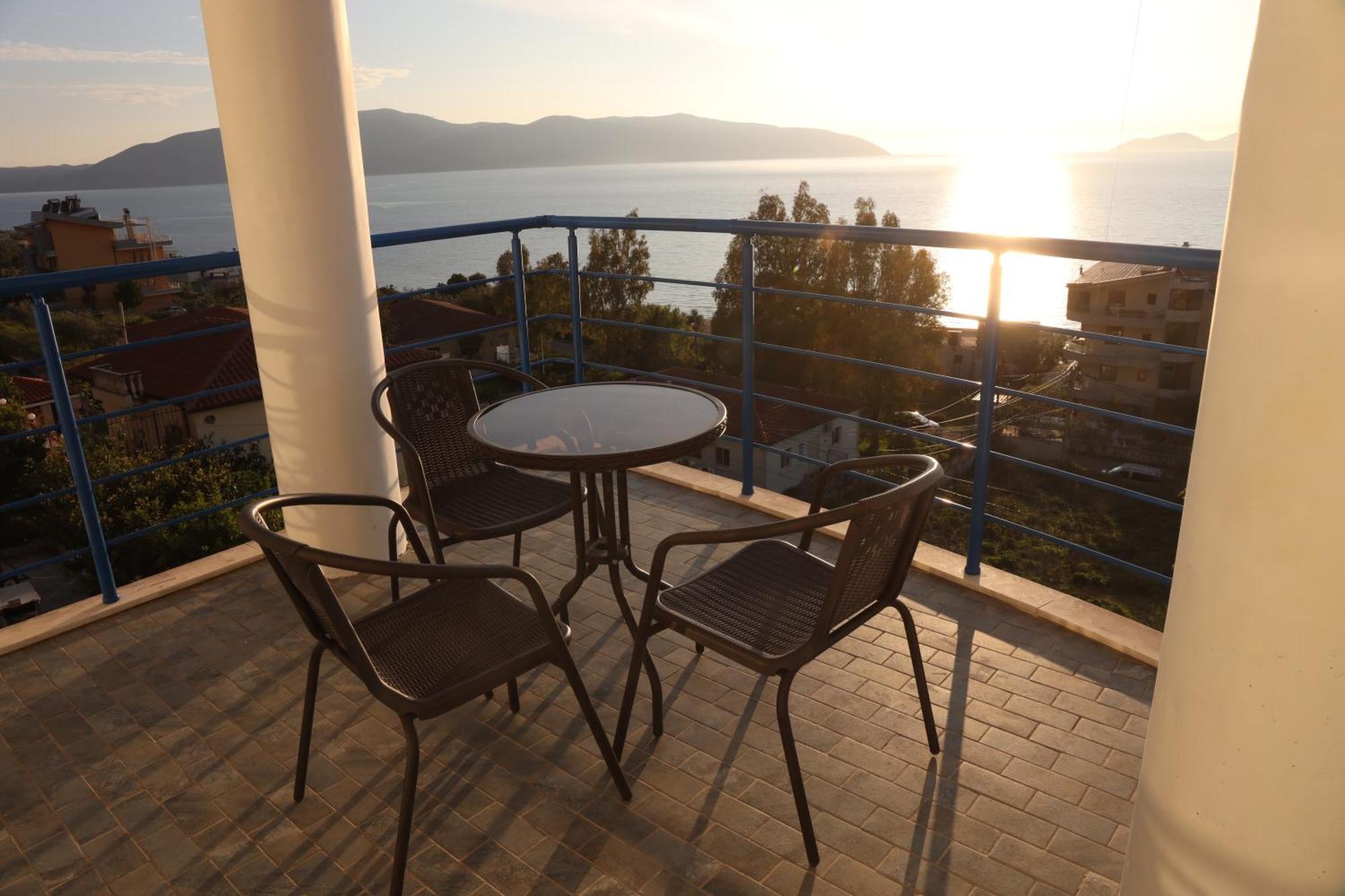 Jico Travel - Villa Colombo Vlore Ruang foto