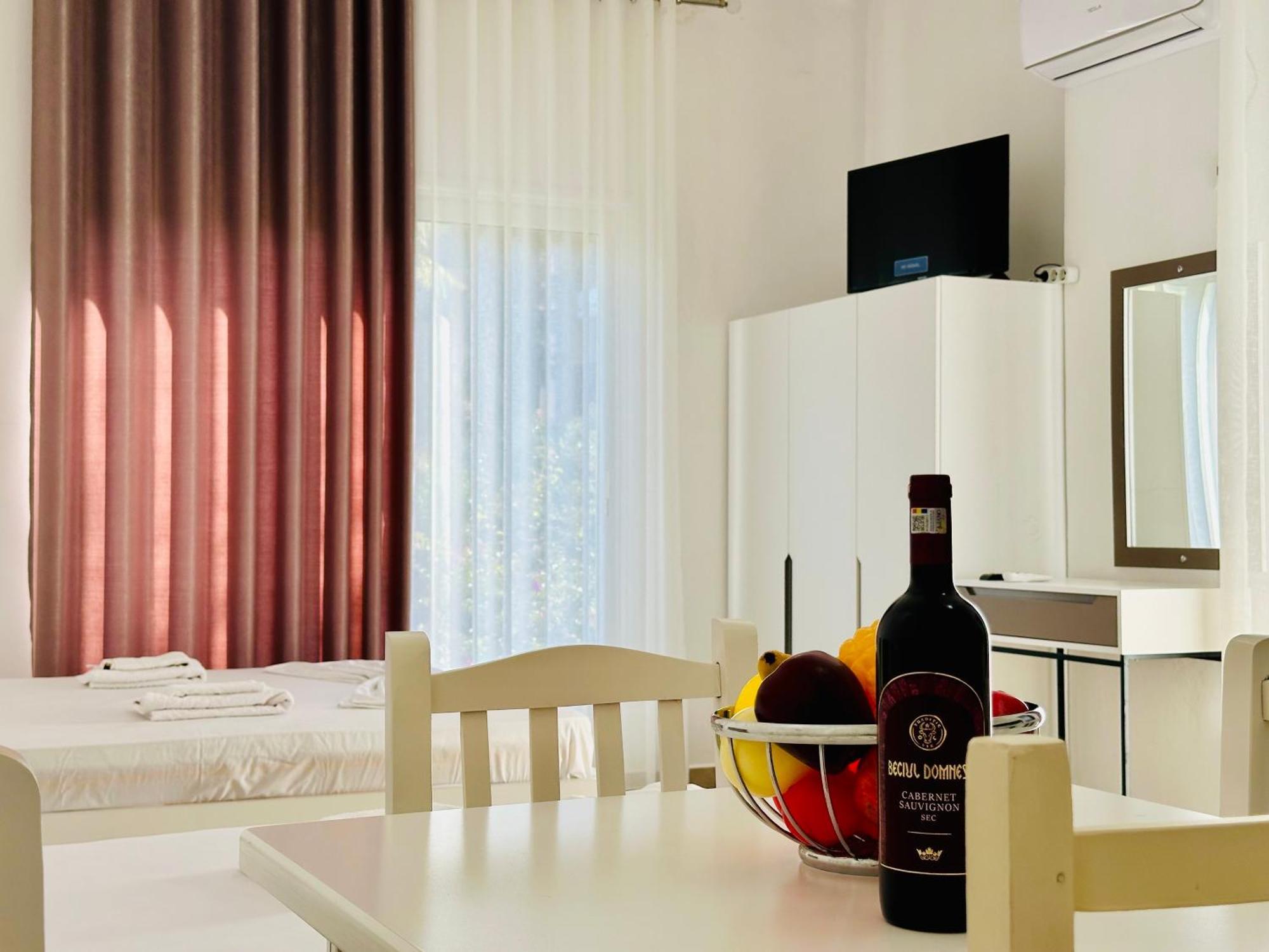 Jico Travel - Villa Colombo Vlore Ruang foto