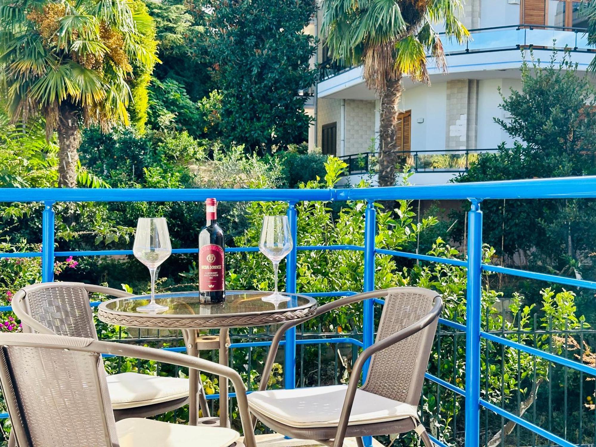 Jico Travel - Villa Colombo Vlore Bagian luar foto