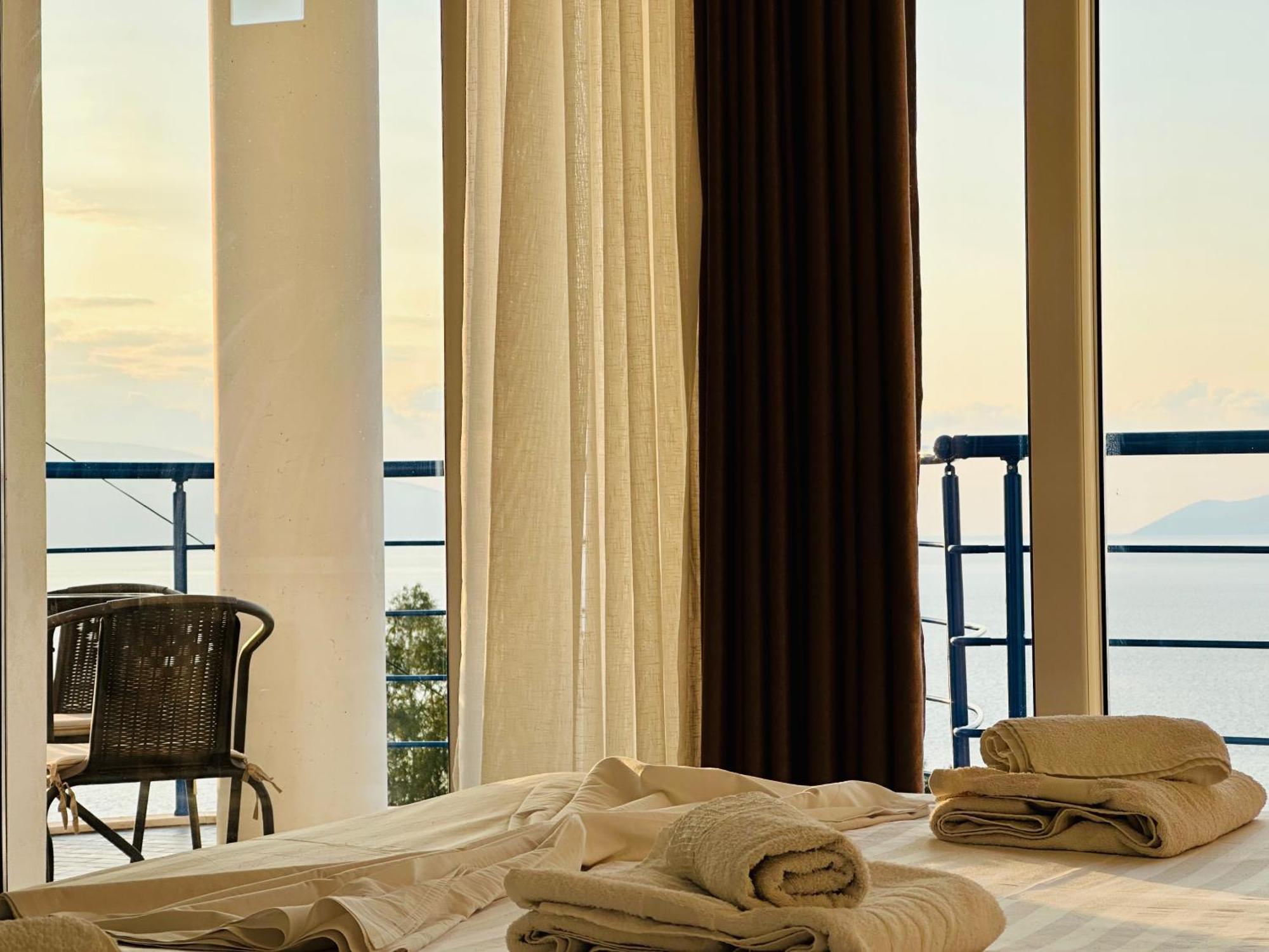Jico Travel - Villa Colombo Vlore Bagian luar foto
