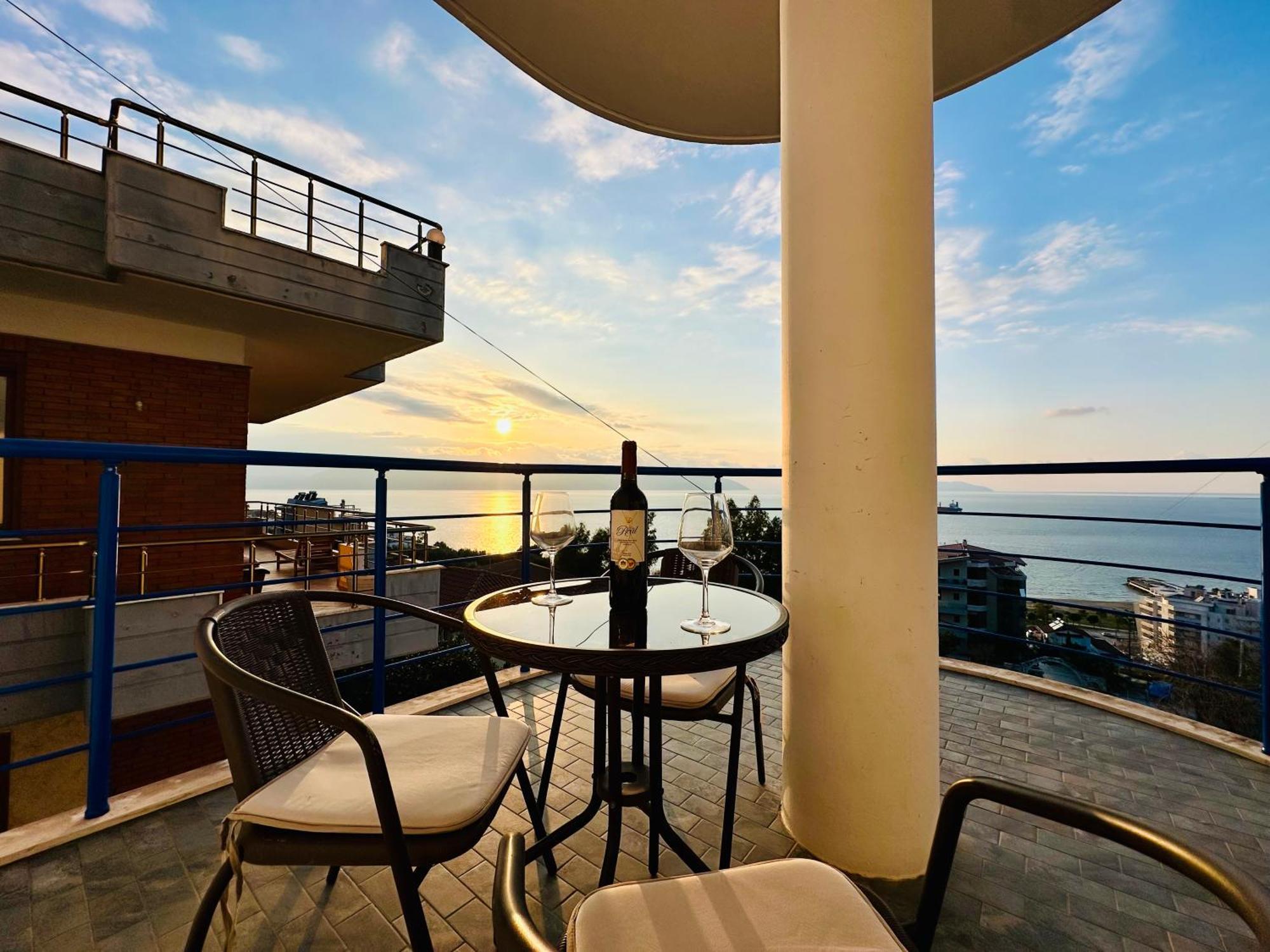 Jico Travel - Villa Colombo Vlore Bagian luar foto