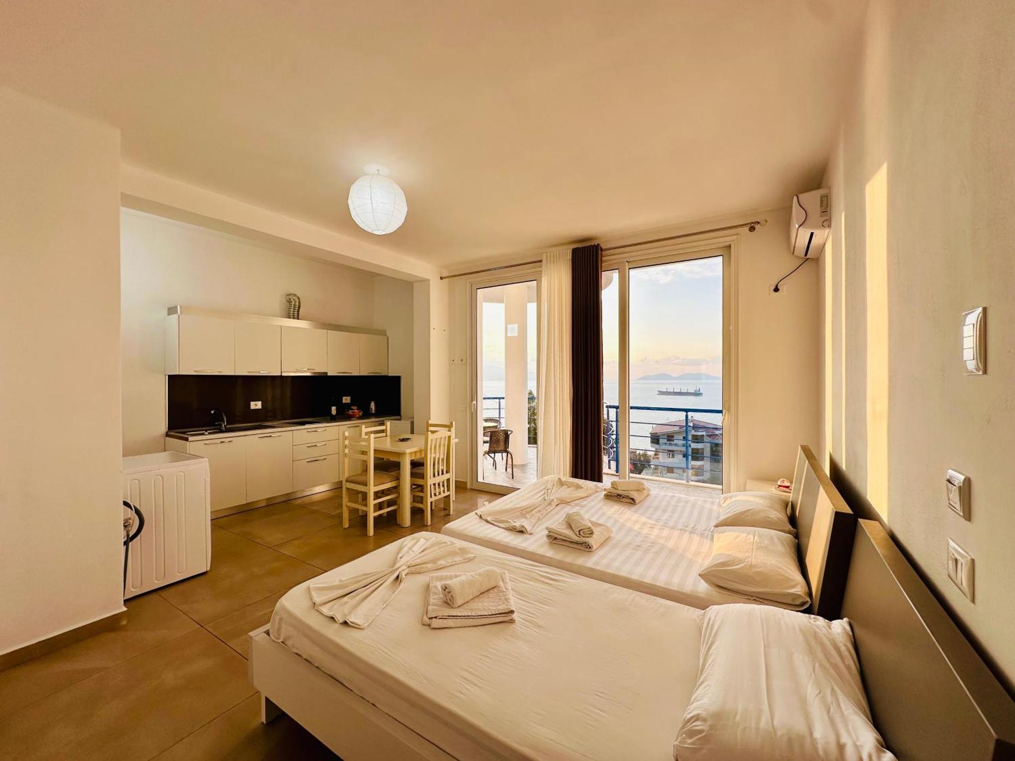 Jico Travel - Villa Colombo Vlore Bagian luar foto